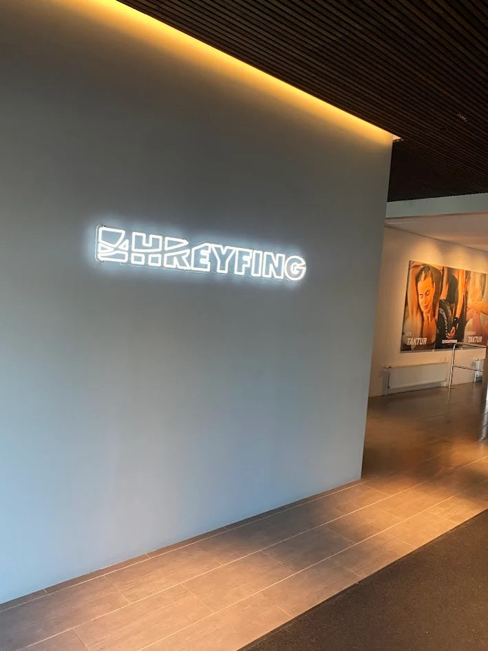 Skyltar (LED-skyltar – Neonskyltar – Utomhusskyltar)