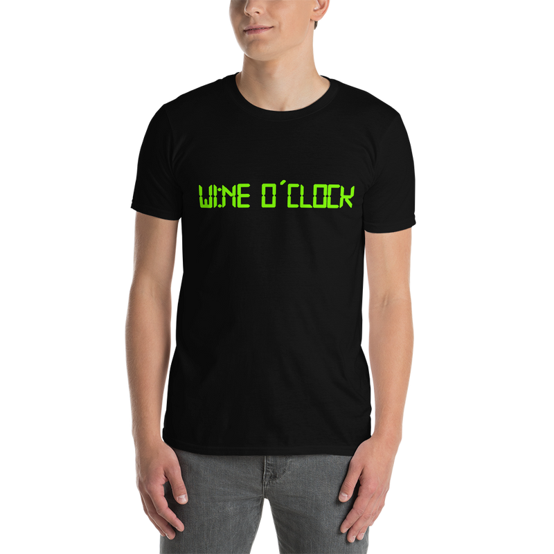 Kortärmad t-shirt i unisex-modell med texten - Wine o clock