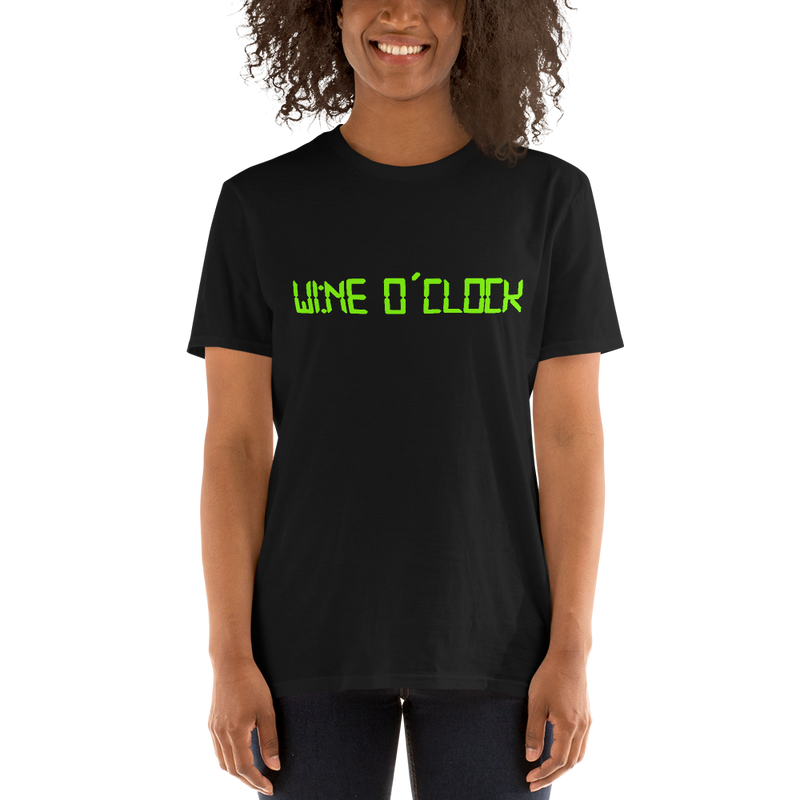 Kortärmad t-shirt i unisex-modell med texten - Wine o clock