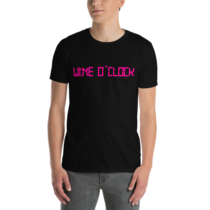 Kortärmad t-shirt i unisex-modell med texten - Wine o clock