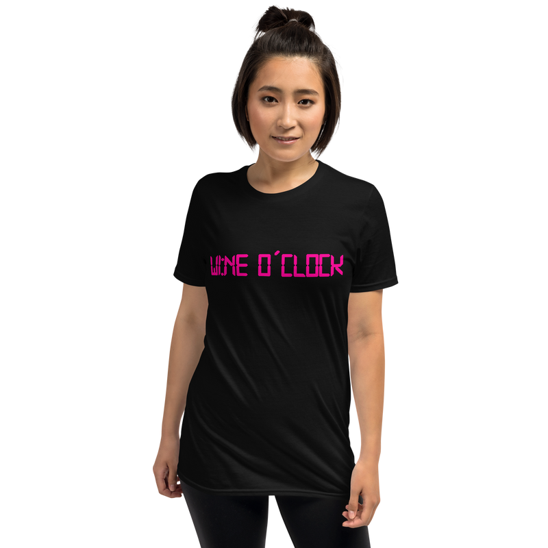 Kortärmad t-shirt i unisex-modell med texten - Wine o clock