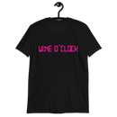 Kortärmad t-shirt i unisex-modell med texten - Wine o clock