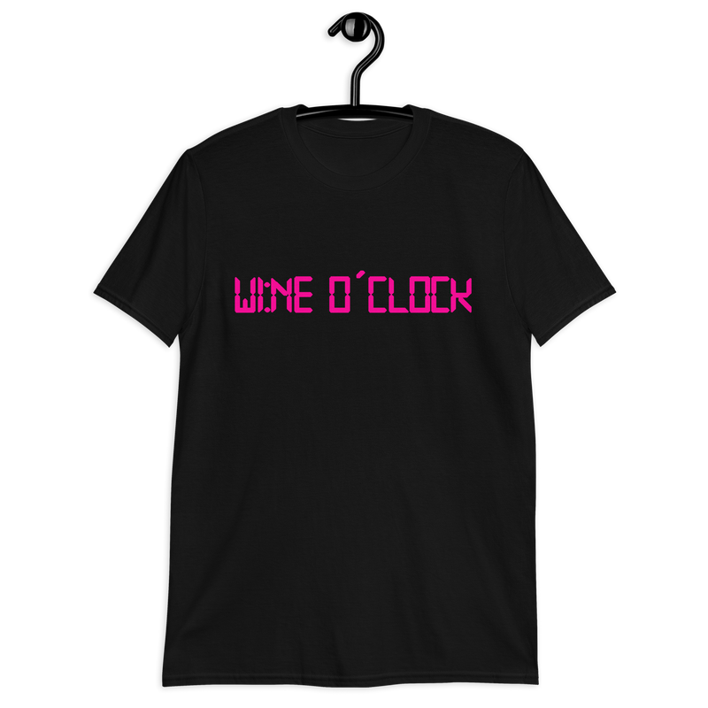 Kortärmad t-shirt i unisex-modell med texten - Wine o clock