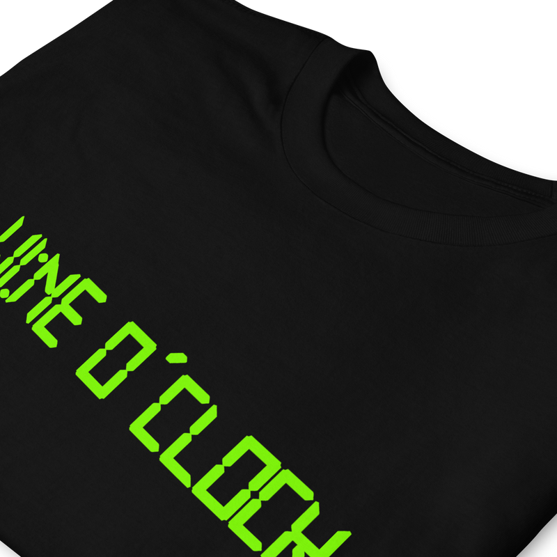 Kortärmad t-shirt i unisex-modell med texten - Wine o clock