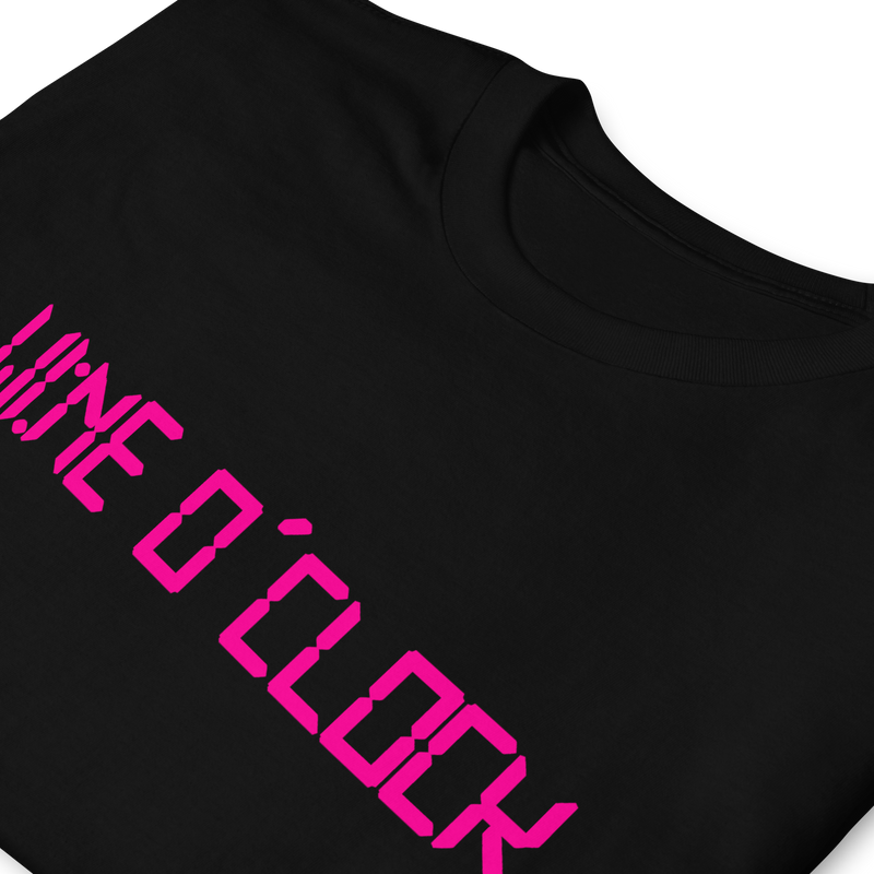 Kortärmad t-shirt i unisex-modell med texten - Wine o clock