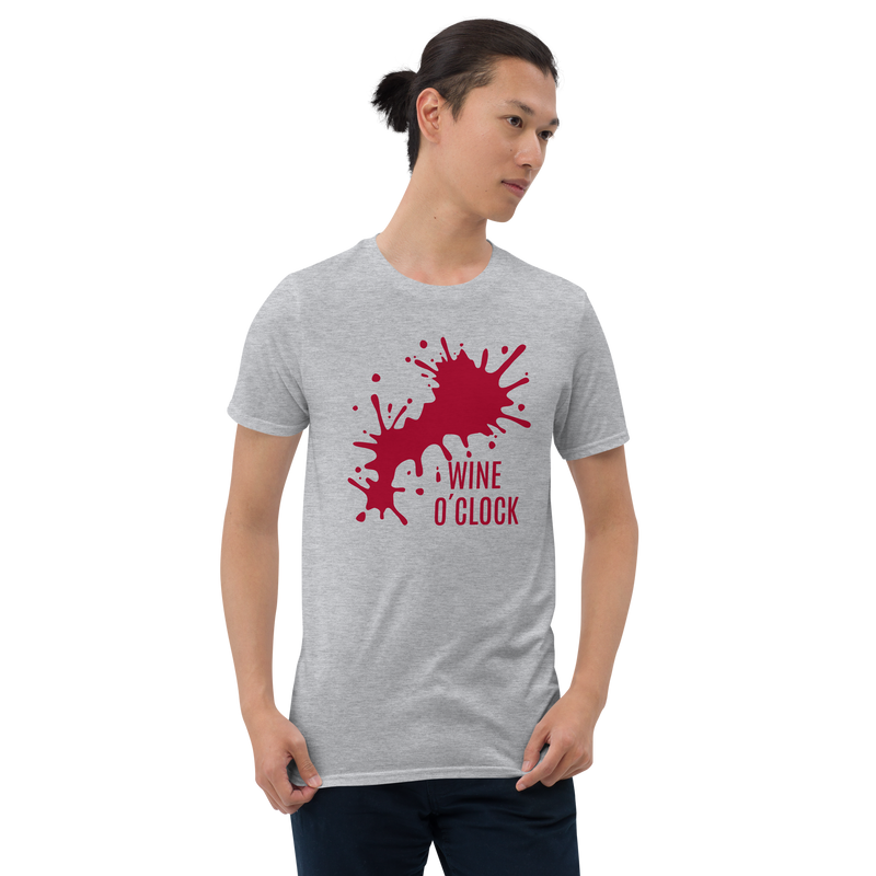 Copy of Kortärmad t-shirt i unisex-modell med texten - Wine o clock