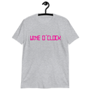 Kortärmad t-shirt i unisex-modell med texten - Wine o clock