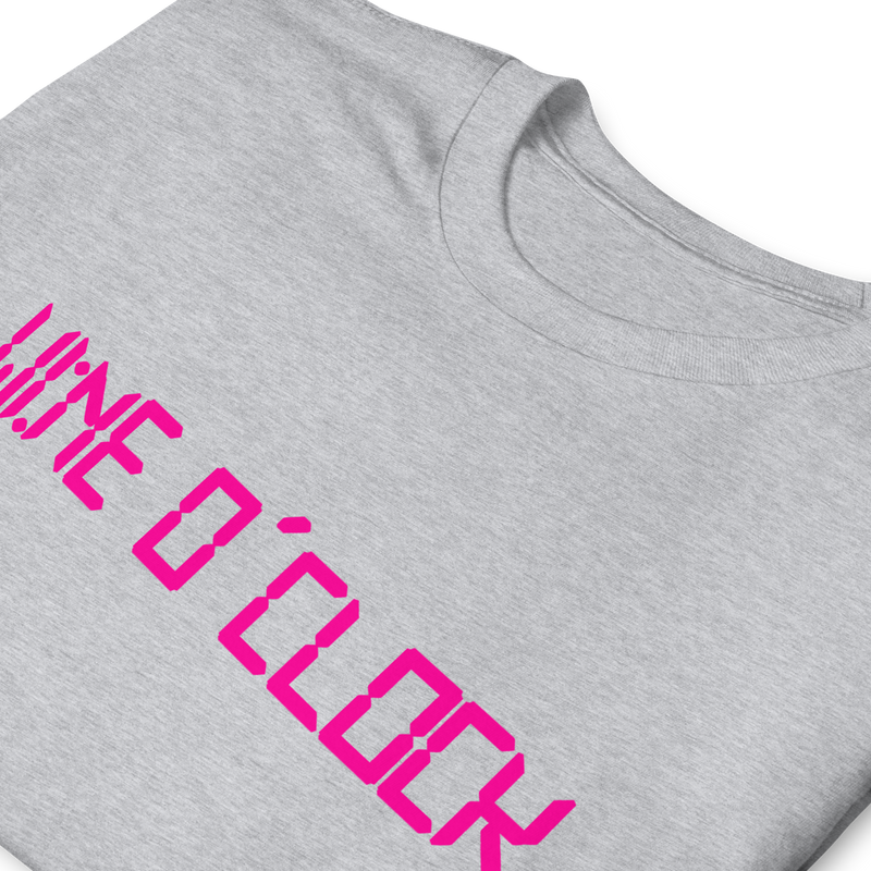 Kortärmad t-shirt i unisex-modell med texten - Wine o clock