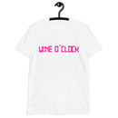Kortärmad t-shirt i unisex-modell med texten - Wine o clock