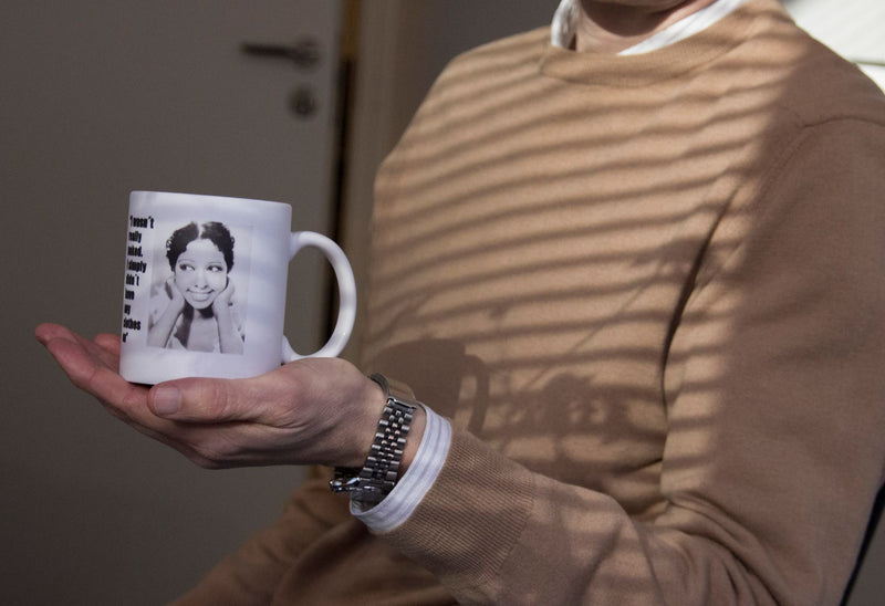 Porslinsmugg med citat av Josephine Baker "I wasnt really naked, i simple didnt have any clothes on"