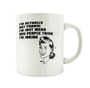 Porslinsmugg med kvinna och texten "Im actually not funny, im just mean and people think im joking"