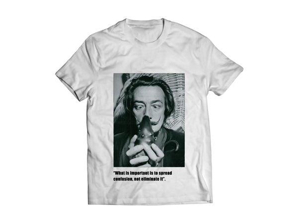 T-shirt med bild och citat av Salvador Dali "What is important is to spread confusion, not eliminate it"