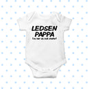 Babybody med texten "Ledsen pappa, nu har du två chefer"