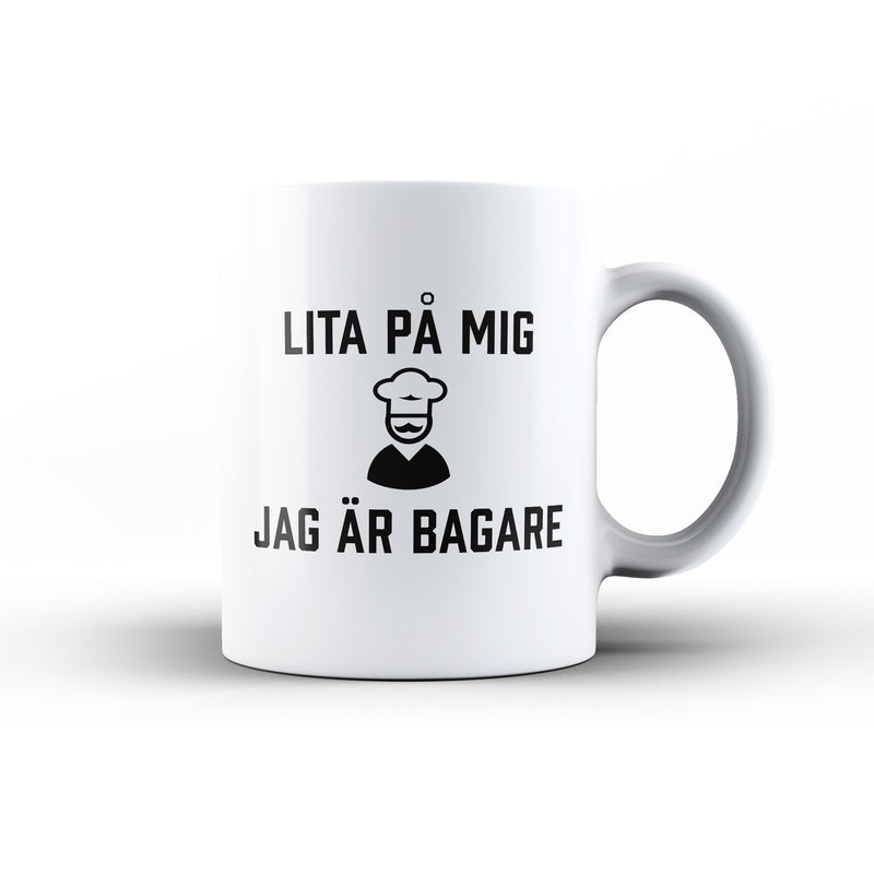 Porslinsmugg med texten "Lita på mig jag är bagare"