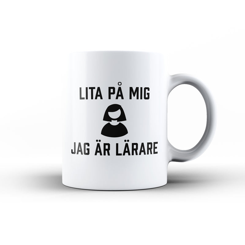 Porslinsmugg med texten "Lita på mig jag är lärare"