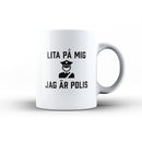 Porslinsmugg med texten "Lita på mig jag är polis"