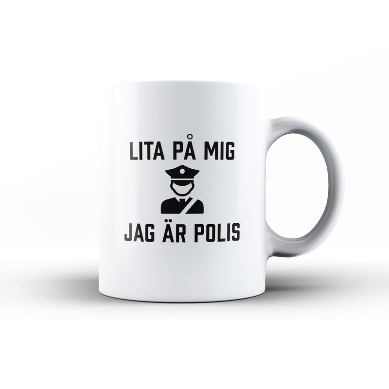 Porslinsmugg med texten "Lita på mig jag är polis"