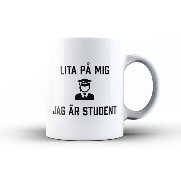 Porslinsmugg med texten "Lita på mig jag är student"
