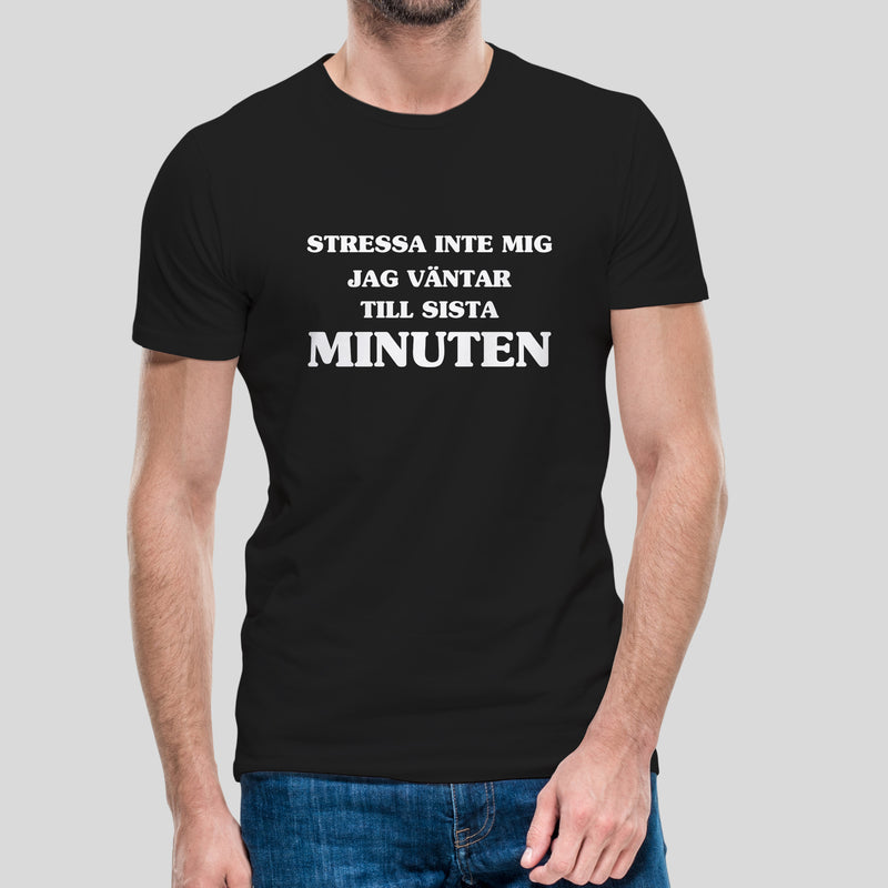T-shirt med texten "Stressa mig inte, jag väntar till sista minuten"