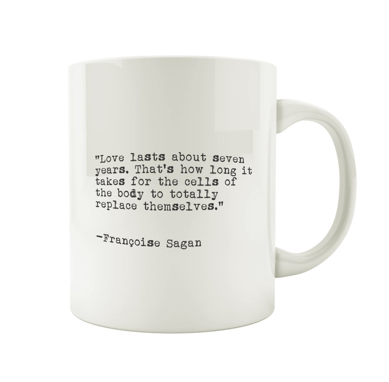 Porslinsmugg med citat av Francoise Sagan "Love lasts about seven years. That's how long it takes for the cells of the body to totally replace themselves.""