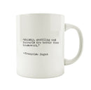 Porslinsmugg med citat av Francoise Sagan "Whisky, gambling and Ferraris are better than housework"