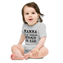 Babybody med texten "Mamma du är sparkad, mormor är här"