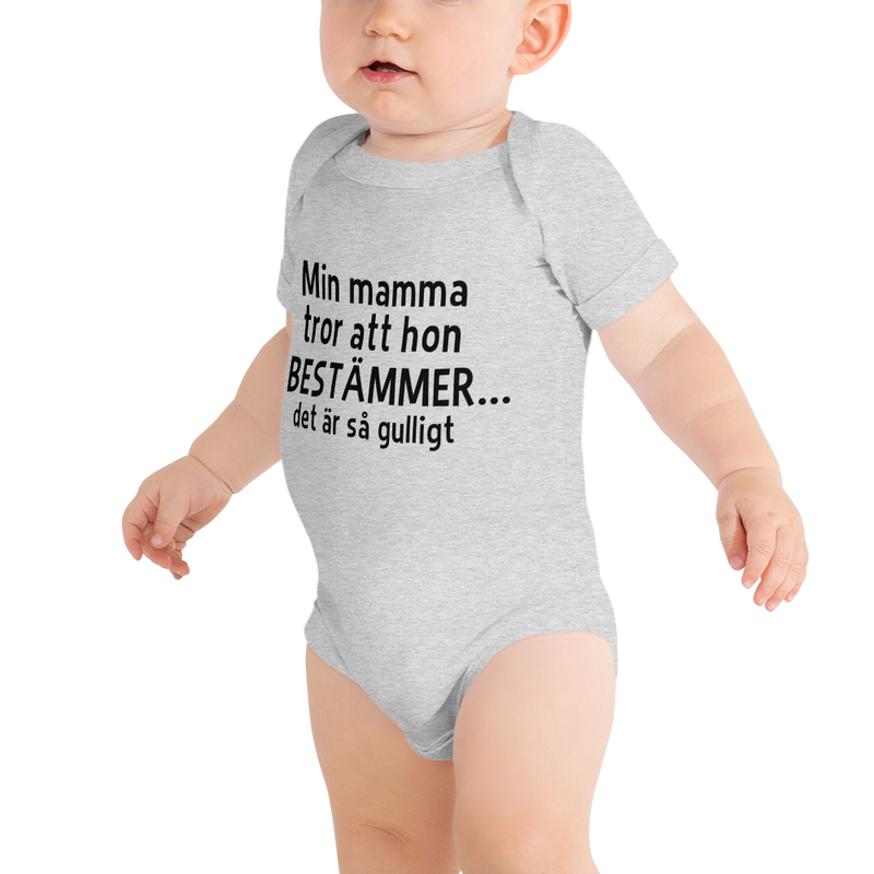 Babybody med texten "Min mamma tror att hon bestämmer"