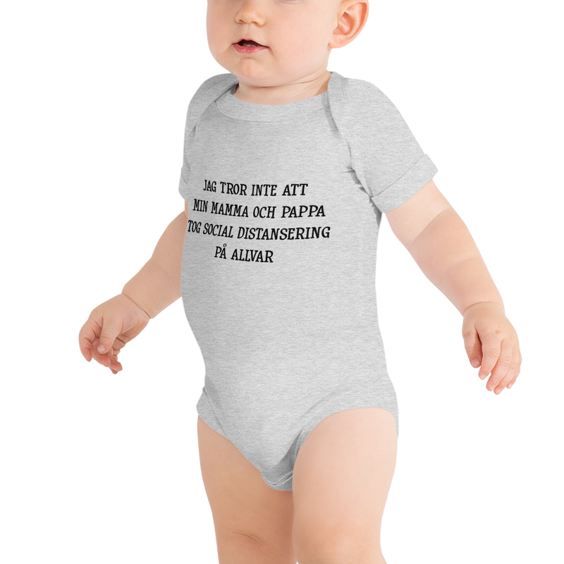 Babybody med texten "Social distansering"