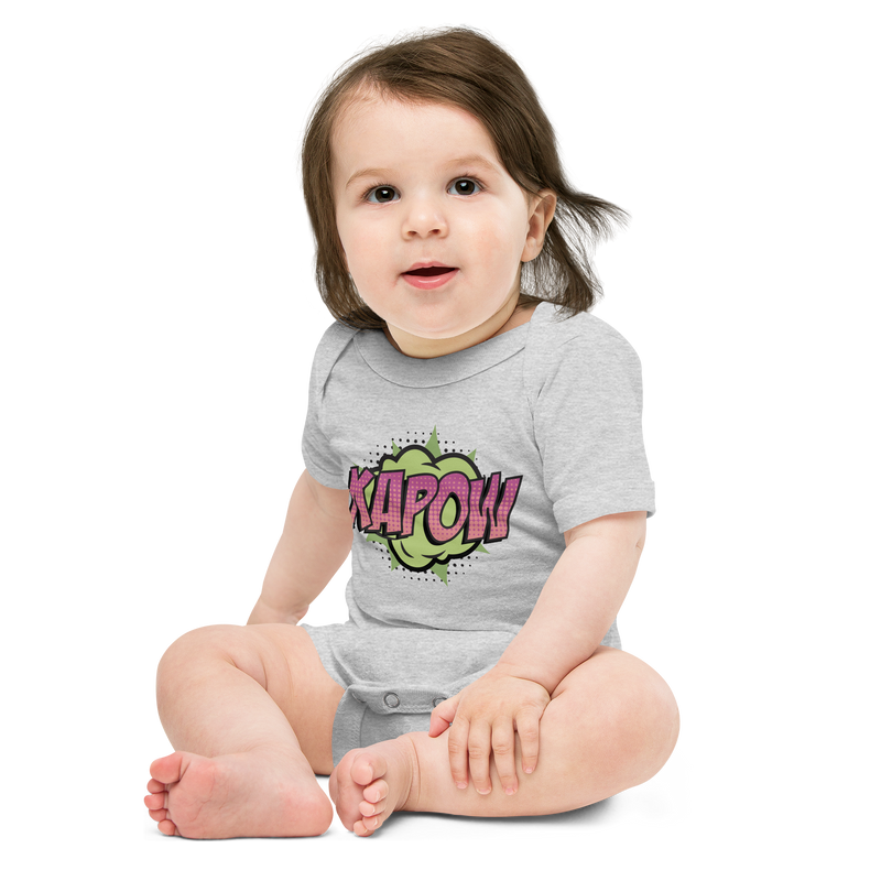 Babybody med texten "KAPOW"