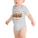 Babybody med texten "BOOM"