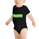 Babybody med texten "ÖVNINGSKRYPER"