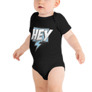 Babybody med texten "HEY"