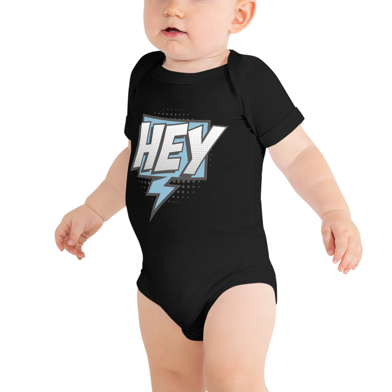 Babybody med texten "HEY"