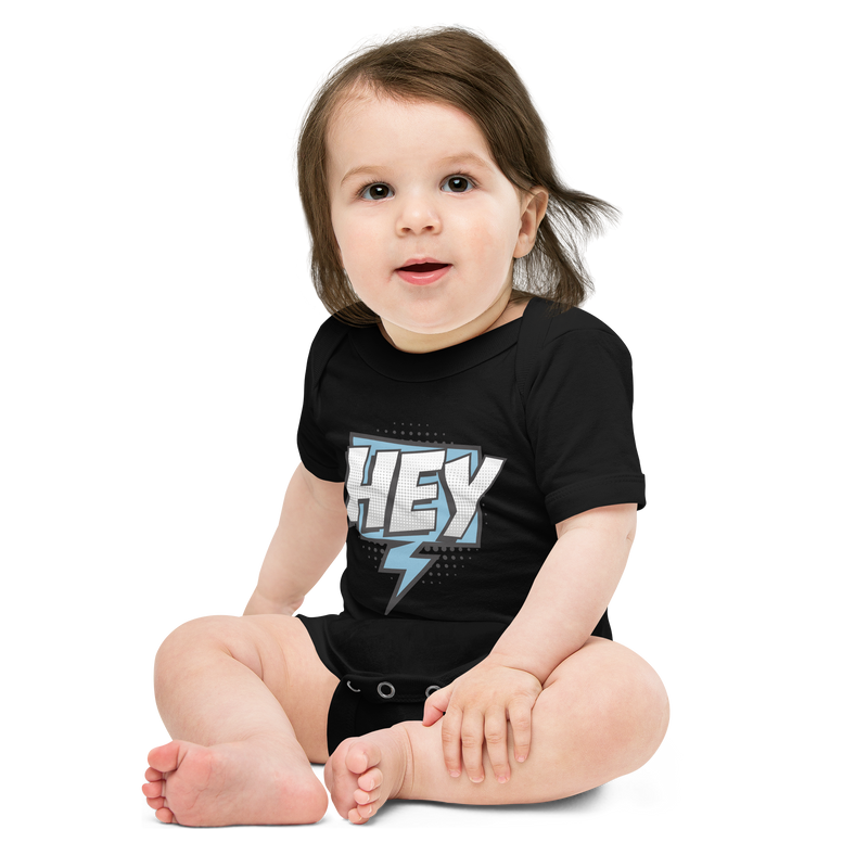 Babybody med texten "HEY"