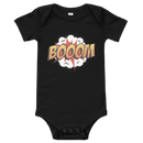 Babybody med texten "BOOM"