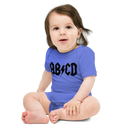 Babybody med texten "ABCD"