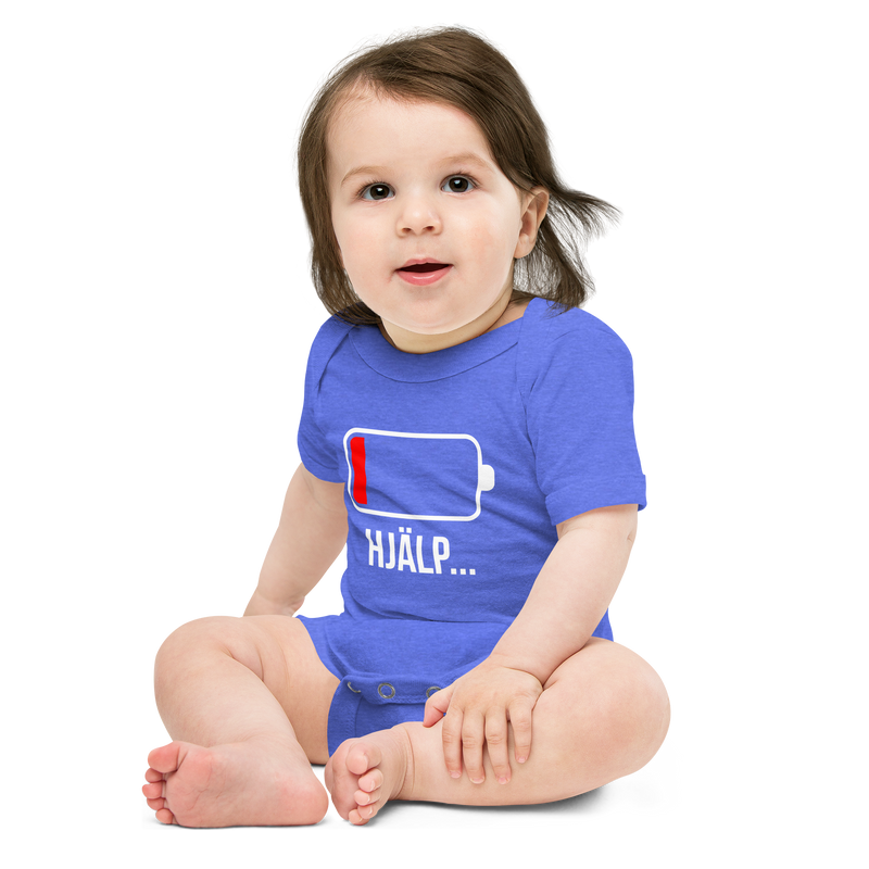 Babybody med texten "HJÄLP"