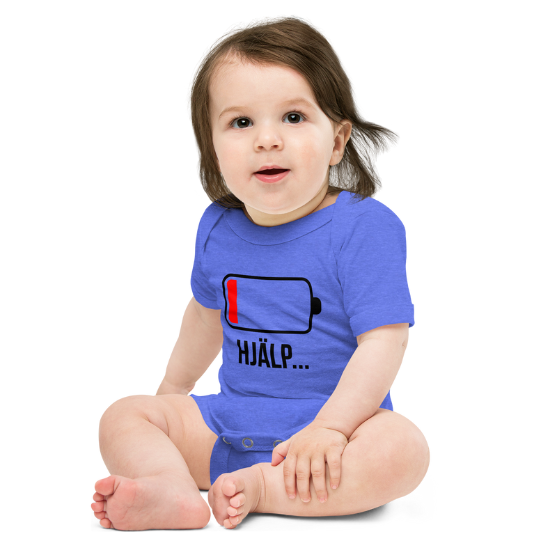 Babybody med texten "HJÄLP"