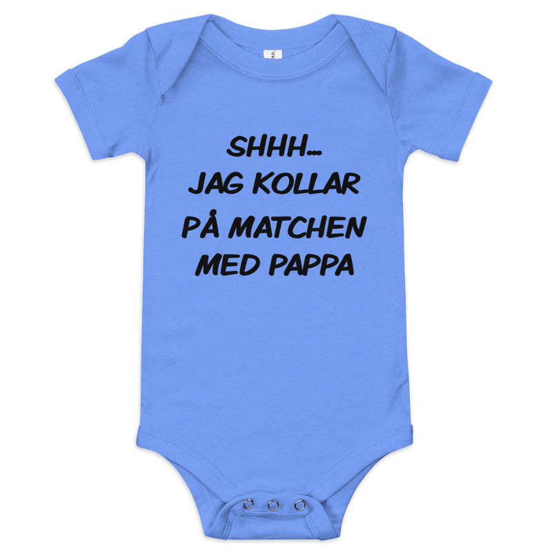 Babybody med texten "Shhh jag kollar på matchen med pappa"