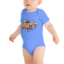 Babybody med texten "WHAT!?"