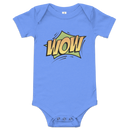 Babybody med texten "WOW"
