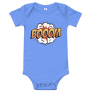 Babybody med texten "BOOM"
