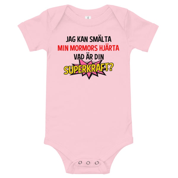 Babybody med texten "Jag kan smälta min mormors hjärta, vad är din superkraft?"