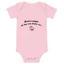 Babybody med texten "Ledsen pappa, du har två chefer nu"