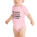 Babybody med texten "Min mamma tror att hon bestämmer"