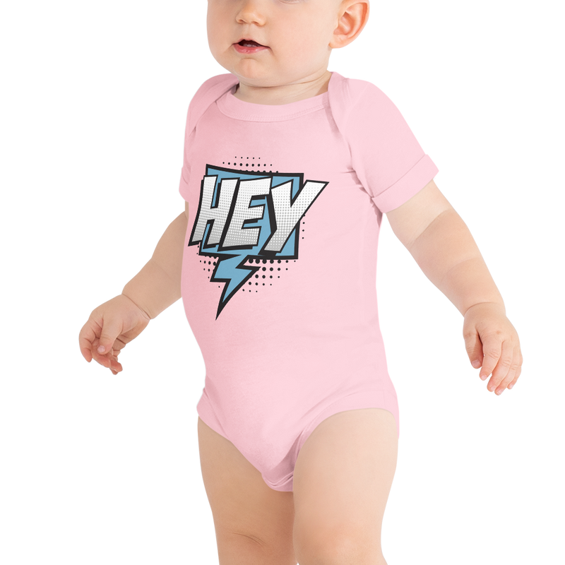 Babybody med texten "HEY"