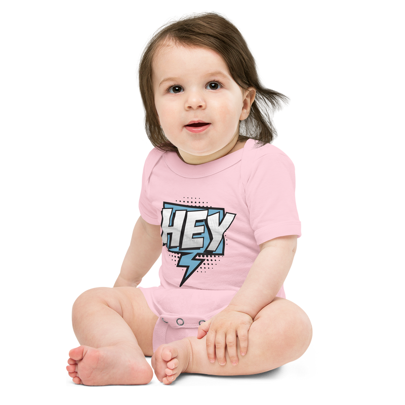 Babybody med texten "HEY"