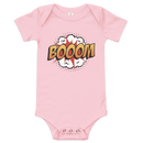 Babybody med texten "BOOM"
