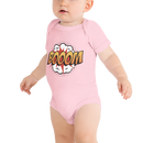 Babybody med texten "BOOM"