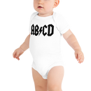 Babybody med texten "ABCD"